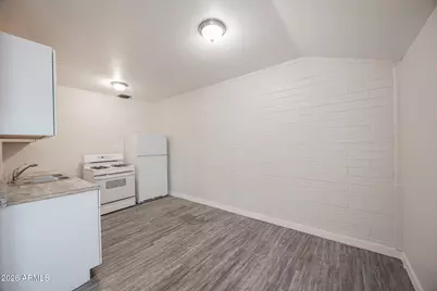 864 E Chandler Boulevard #Apt 2, Chandler, AZ 85225 - Photo 5