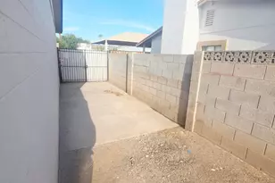 2516 N 47th Dr, Phoenix, AZ 85035 - Photo 5