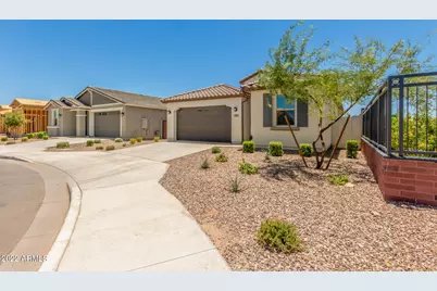 43 E Capricorn Way, Chandler, AZ 85249 - Photo 3