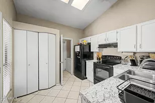 118 N Heritage Dr, Gilbert, AZ 85234 - Photo 11