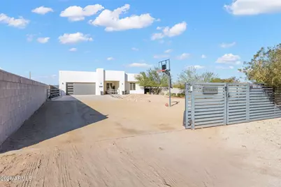 2252 E South Mountain Avenue, Phoenix, AZ 85042 - Photo 1