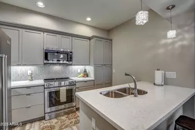 3935 E Rough Rider Road #Unit 1337, Phoenix, AZ 85050 - Photo 7
