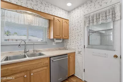 10906 W Roundelay Circle S, Sun City, AZ 85351 - Photo 9