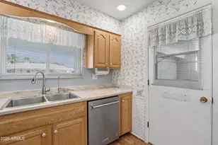 10906 W Roundelay Circle S, Sun City, AZ 85351 - Photo 9