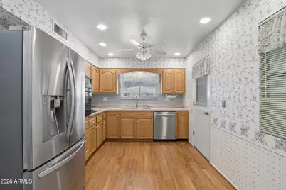 10906 W Roundelay Circle S, Sun City, AZ 85351 - Photo 5