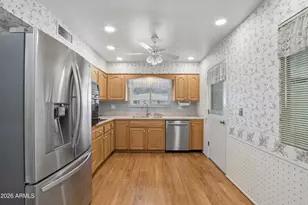 10906 W Roundelay Circle S, Sun City, AZ 85351 - Photo 5