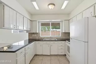 4616 W Saguaro Dr, Glendale, AZ 85304 - Photo 7
