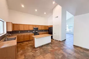 7428 S 15th Dr, Phoenix, AZ 85041 - Photo 9