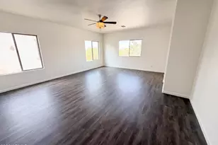7428 S 15th Dr, Phoenix, AZ 85041 - Photo 15