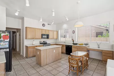 4010 E Hamblin Drive, Phoenix, AZ 85050 - Photo 5