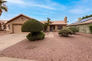 2945 E Hononegh Dr, Phoenix, AZ 85050 - Photo 1
