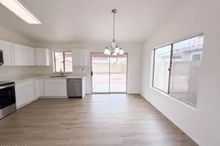 2945 E Hononegh Dr, Phoenix, AZ 85050 - Photo 9