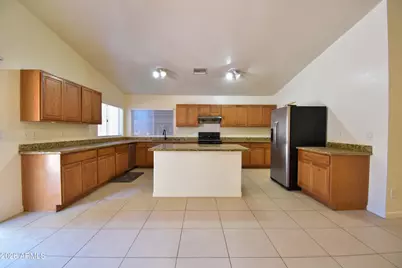 5570 W Becker Lane, Glendale, AZ 85304 - Photo 7
