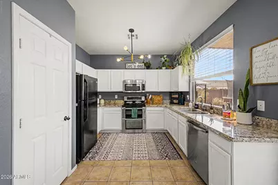 11532 W Cottonwood Lane, Avondale, AZ 85392 - Photo 5
