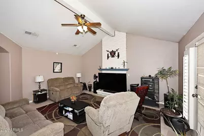1643 E Fairview Street, Chandler, AZ 85225 - Photo 11