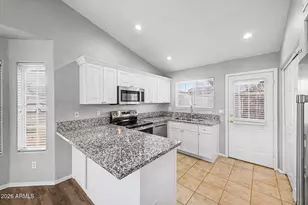 860 N McQueen Rd, Chandler, AZ 85225 - Photo 9