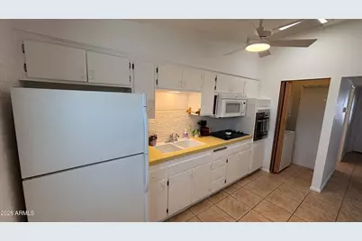 10370 W Oakmont Drive, Sun City, AZ 85351 - Photo 9