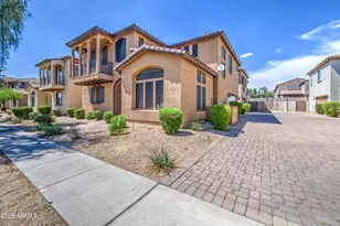 2404 W Dusty Wren Dr, Phoenix, AZ 85085 - Photo 3