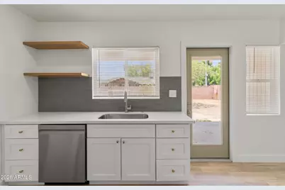 2290 W Village Drive, Phoenix, AZ 85023 - Photo 7