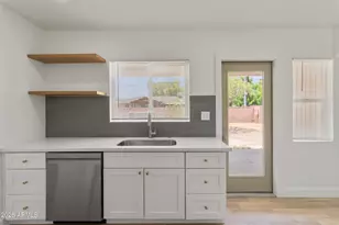 2290 W Village Dr, Phoenix, AZ 85023 - Photo 7