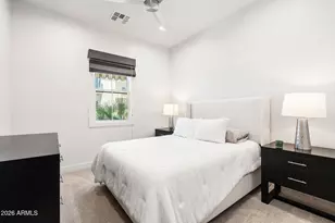 3927 E Crittenden Ln, Phoenix, AZ 85018 - Photo 31