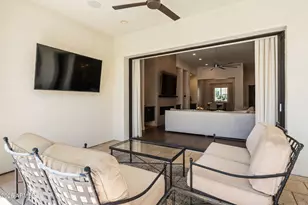 3927 E Crittenden Ln, Phoenix, AZ 85018 - Photo 43