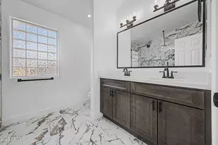 916 E Harwell Rd, Phoenix, AZ 85042 - Photo 13