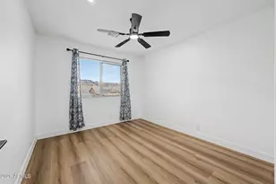 916 E Harwell Rd, Phoenix, AZ 85042 - Photo 15