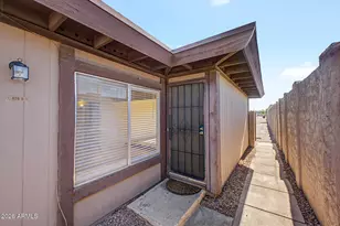 826 S Casitas Dr, Tempe, AZ 85281 - Photo 1