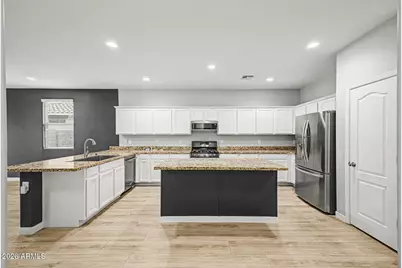 2318 W Alicia Drive, Phoenix, AZ 85041 - Photo 9
