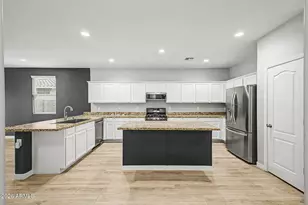 2318 W Alicia Dr, Phoenix, AZ 85041 - Photo 9