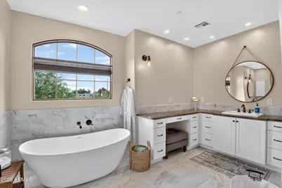 5807 E Orange Blossom Lane, Phoenix, AZ 85018 - Photo 19