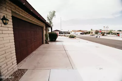 9801 N 49th Lane, Glendale, AZ 85302 - Photo 3