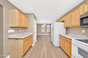 6632 S 18th Dr, Phoenix, AZ 85041 - Photo 9