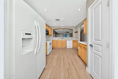 6632 S 18th Drive, Phoenix, AZ 85041 - Photo 11