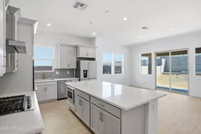 10227 S 20th Lane, Phoenix, AZ 85041 - Photo 9