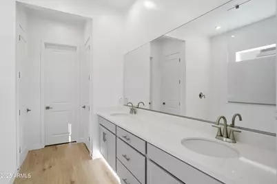 10227 S 20th Lane, Phoenix, AZ 85041 - Photo 17