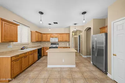 6611 S 25th Drive, Phoenix, AZ 85041 - Photo 9