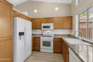 3231 E Menadota Dr, Phoenix, AZ 85050 - Photo 5