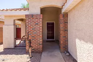 3231 E Menadota Dr, Phoenix, AZ 85050 - Photo 13