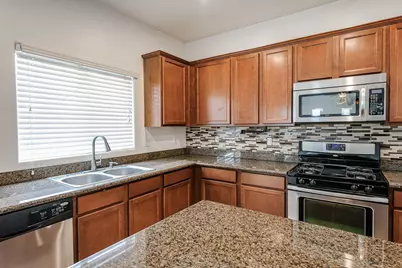 12039 W Leather Lane, Peoria, AZ 85383 - Photo 15