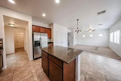 12039 W Leather Lane, Peoria, AZ 85383 - Photo 17