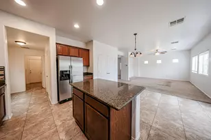 12039 W Leather Ln, Peoria, AZ 85383 - Photo 17