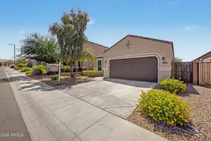 2011 W Yellowbird Ln, Phoenix, AZ 85085 - Photo 3