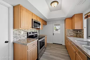 2905 W Glendale Ave, Phoenix, AZ 85051 - Photo 11