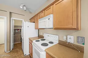 2986 E Silverbell Rd, San Tan Valley, AZ 85143 - Photo 13