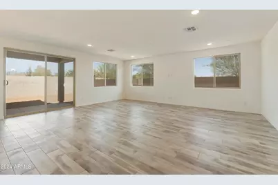 15656 W Mercer Lane, Surprise, AZ 85379 - Photo 9