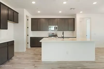 15656 W Mercer Lane, Surprise, AZ 85379 - Photo 7