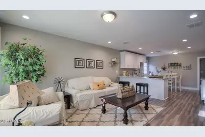 5821 S 12th Lane, Phoenix, AZ 85041 - Photo 3