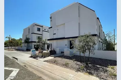 3215 E Flower Street #13, Phoenix, AZ 85018 - Photo 11